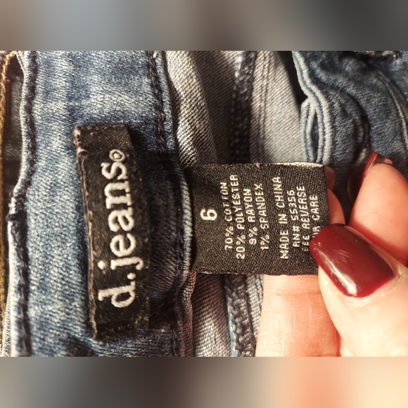 d. Jeans Size 6 - Picture 2 of 9
